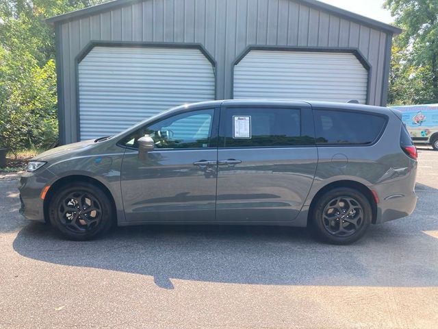 2022 Chrysler Pacifica Hybrid Touring L