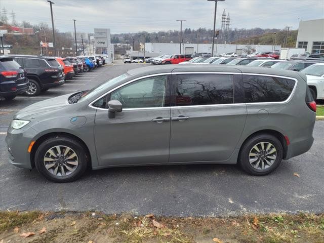 2022 Chrysler Pacifica Hybrid Touring L