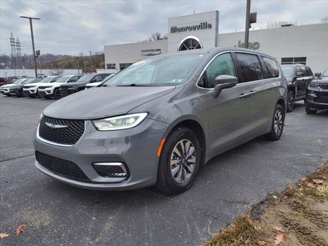 2022 Chrysler Pacifica Hybrid Touring L