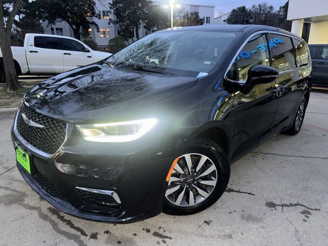 2022 Chrysler Pacifica Hybrid Touring L