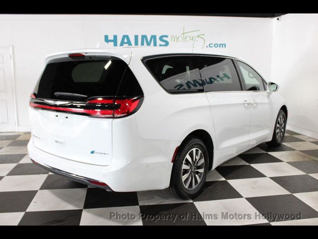 2022 Chrysler Pacifica Hybrid Touring L