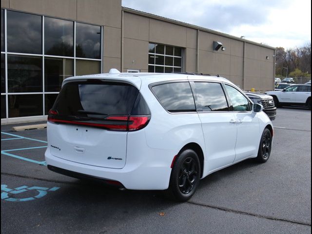 2022 Chrysler Pacifica Hybrid Touring L