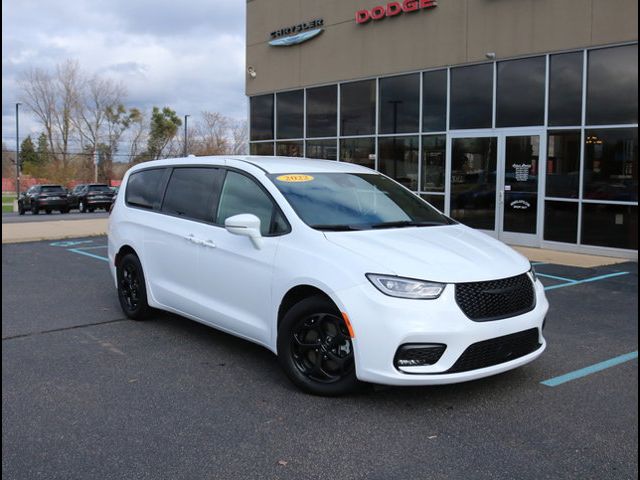 2022 Chrysler Pacifica Hybrid Touring L