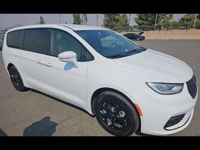 2022 Chrysler Pacifica Hybrid Touring L