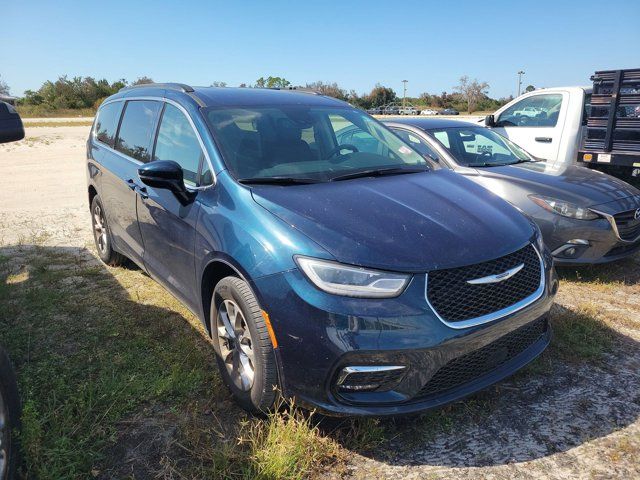 2022 Chrysler Pacifica Touring-L