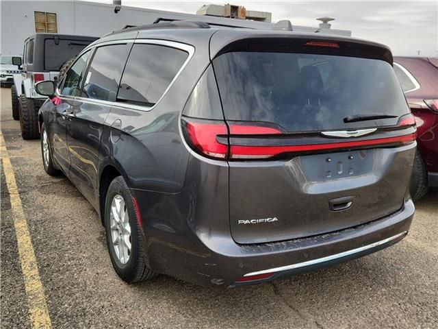 2022 Chrysler Pacifica Touring-L