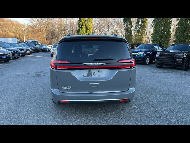 2022 Chrysler Pacifica Touring