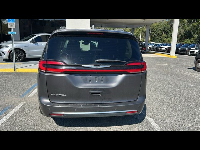 2022 Chrysler Pacifica Touring-L