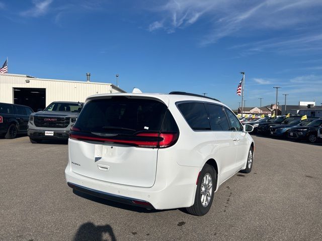 2022 Chrysler Pacifica Touring-L