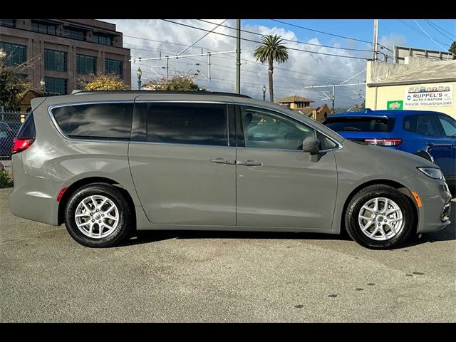 2022 Chrysler Pacifica Touring-L