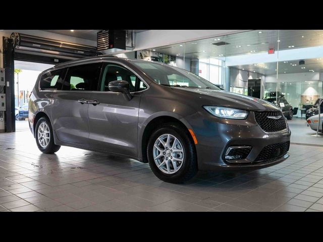 2022 Chrysler Pacifica Touring-L