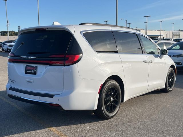 2022 Chrysler Pacifica Touring-L