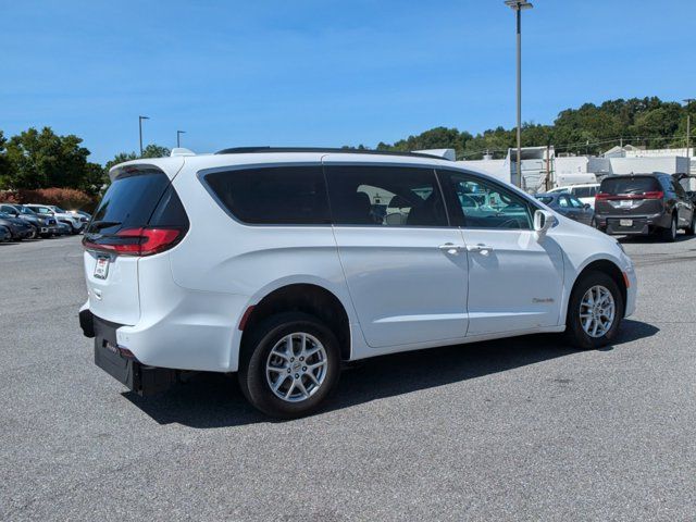 2022 Chrysler Pacifica Touring-L