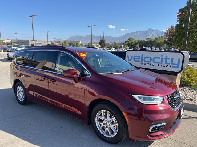 2022 Chrysler Pacifica Touring-L