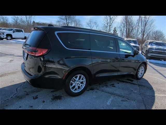 2022 Chrysler Pacifica Touring-L