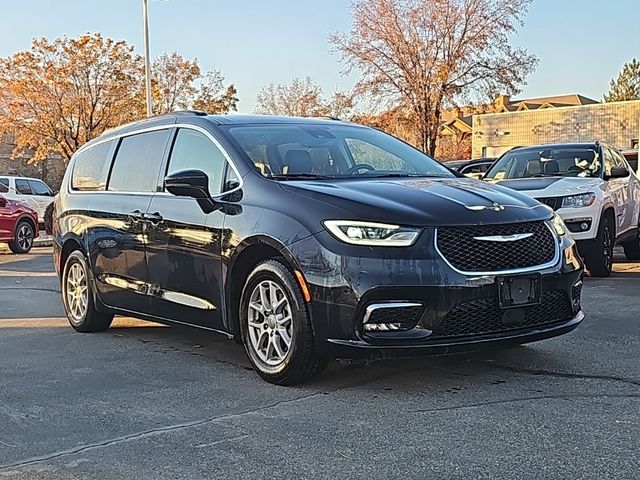 2022 Chrysler Pacifica Touring-L