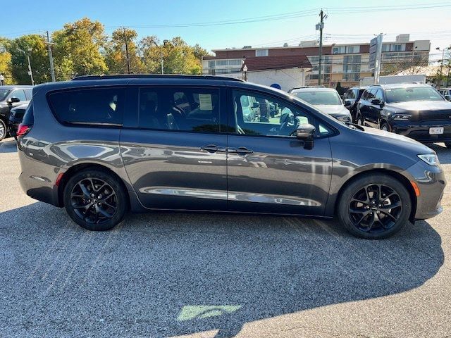 2022 Chrysler Pacifica Touring-L