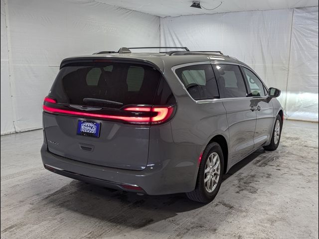 2022 Chrysler Pacifica Touring-L