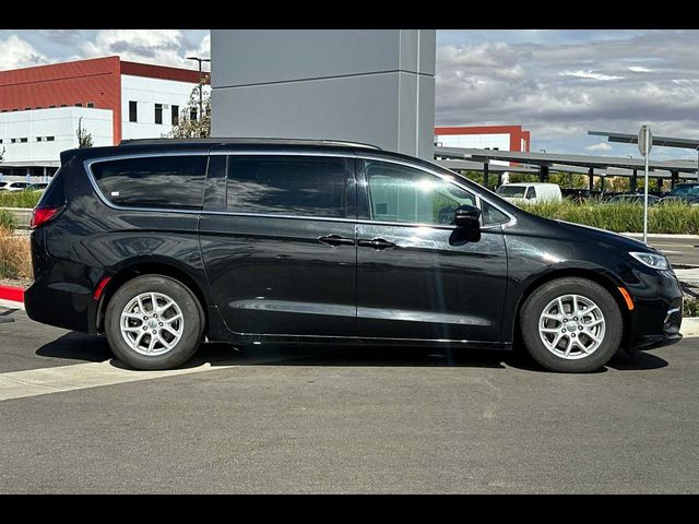 2022 Chrysler Pacifica Touring-L