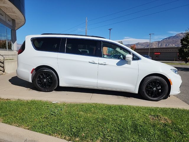 2022 Chrysler Pacifica Touring-L