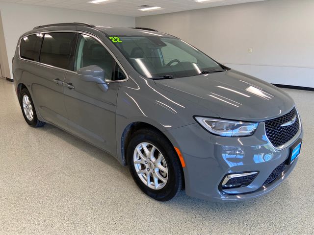 2022 Chrysler Pacifica Touring-L