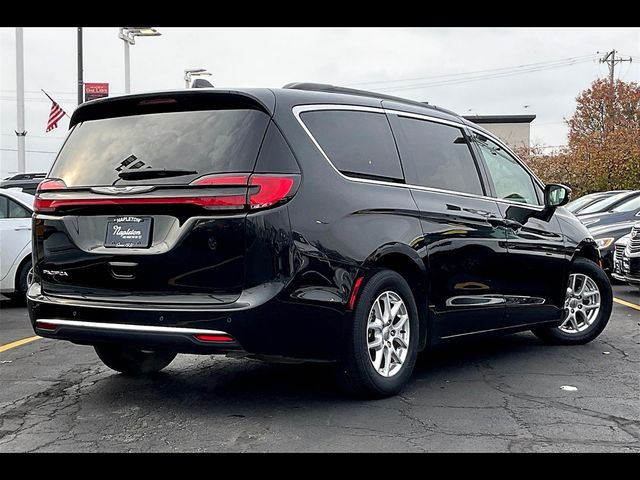 2022 Chrysler Pacifica Touring-L