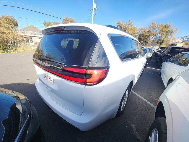 2022 Chrysler Pacifica Touring-L