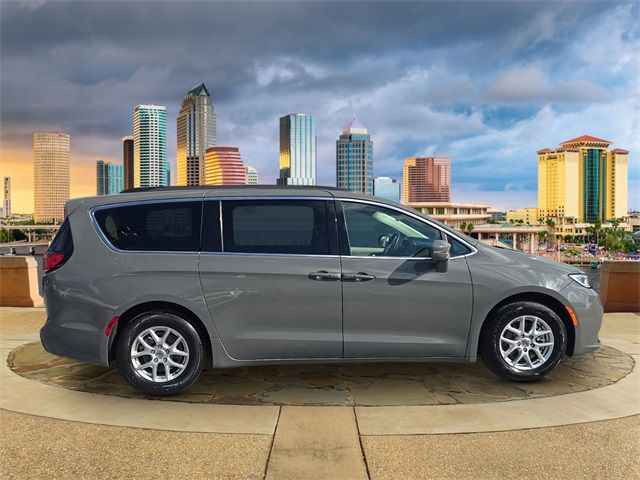 2022 Chrysler Pacifica Touring-L