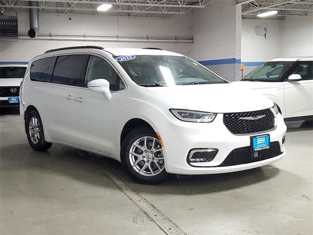 2022 Chrysler Pacifica Touring-L