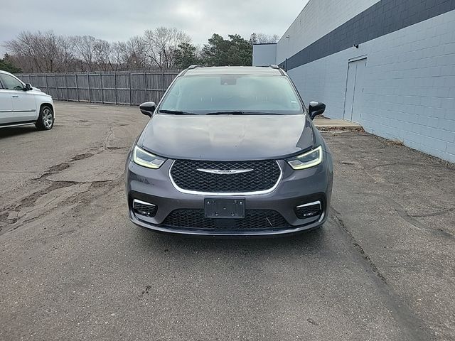 2022 Chrysler Pacifica Touring-L