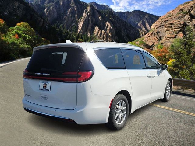 2022 Chrysler Pacifica Touring-L