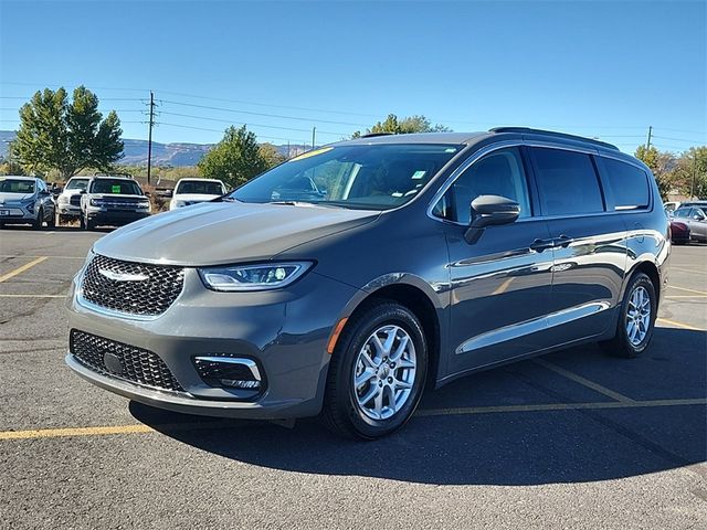 2022 Chrysler Pacifica Touring-L