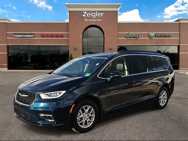 2022 Chrysler Pacifica Touring-L