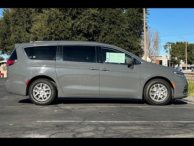 2022 Chrysler Pacifica Touring-L