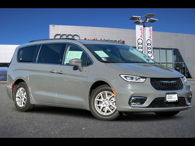 2022 Chrysler Pacifica Touring-L