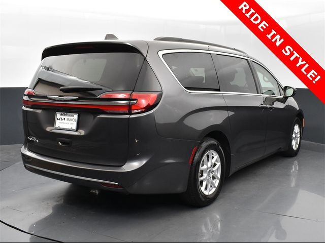 2022 Chrysler Pacifica Touring-L