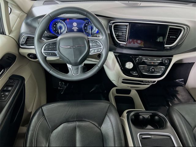 2022 Chrysler Pacifica Touring-L