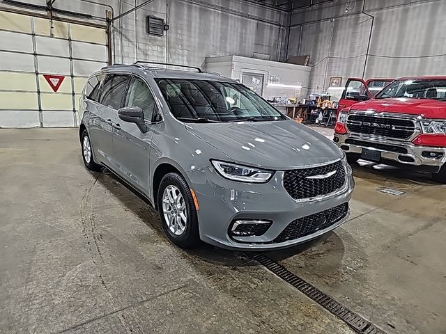 2022 Chrysler Pacifica Touring-L