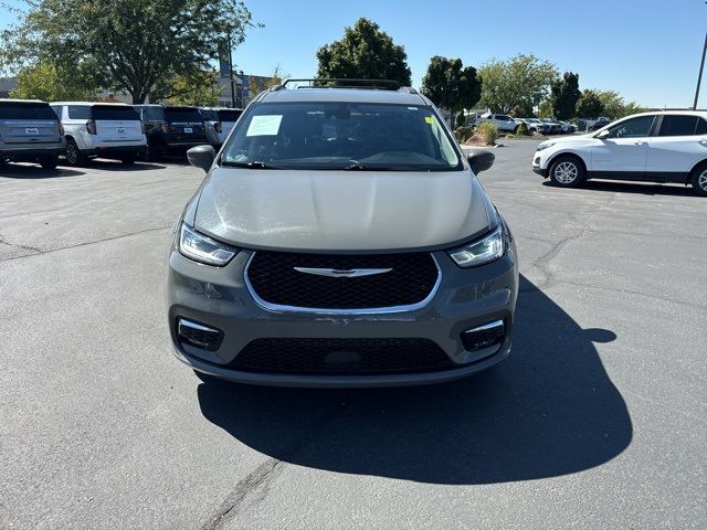 2022 Chrysler Pacifica Touring-L