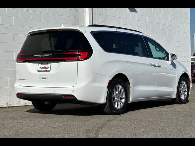 2022 Chrysler Pacifica Touring-L