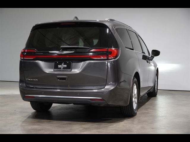 2022 Chrysler Pacifica Touring-L