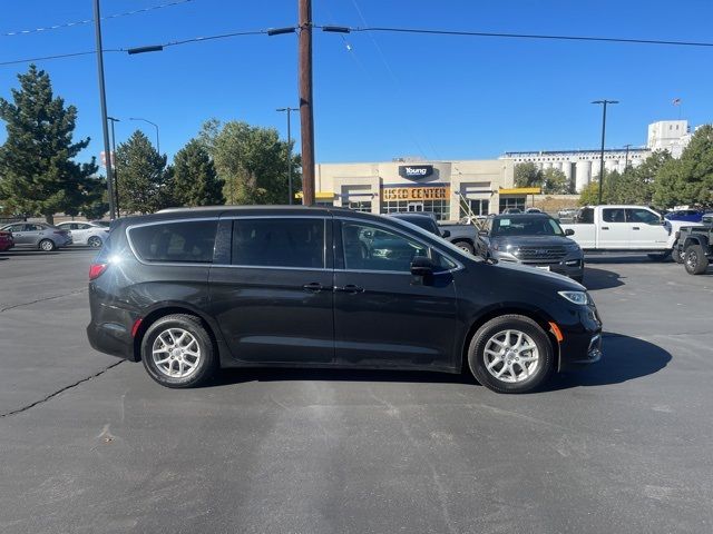 2022 Chrysler Pacifica Touring-L