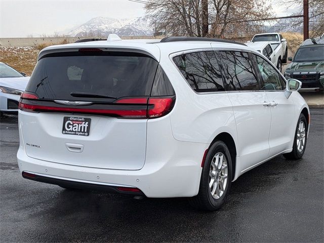 2022 Chrysler Pacifica Touring-L