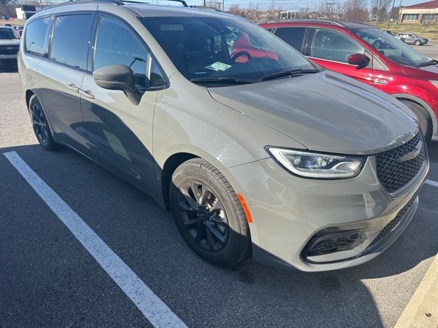 2022 Chrysler Pacifica Touring-L