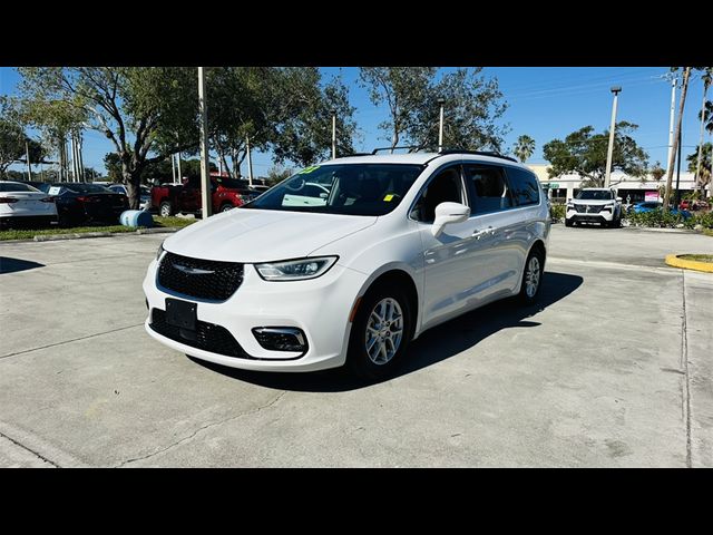 2022 Chrysler Pacifica Touring-L