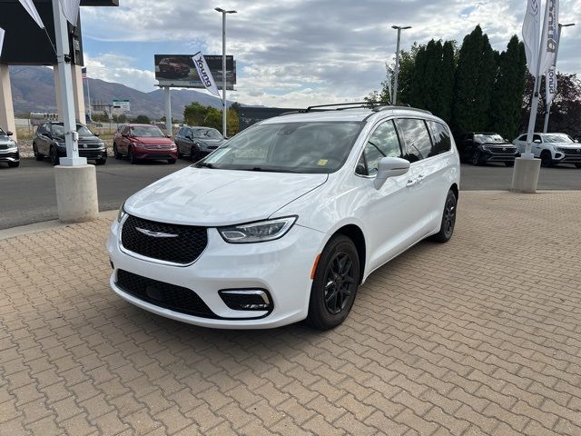 2022 Chrysler Pacifica Touring-L