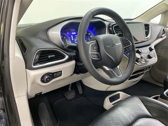 2022 Chrysler Pacifica Touring-L