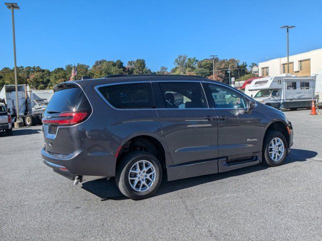 2022 Chrysler Pacifica Touring-L