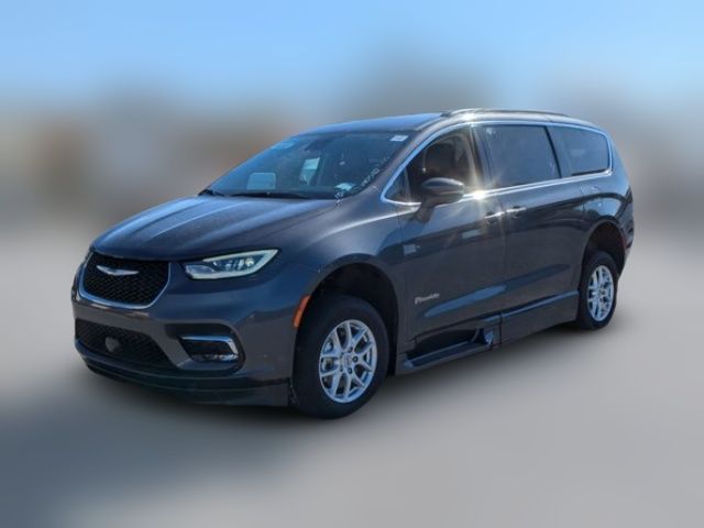 2022 Chrysler Pacifica Touring-L