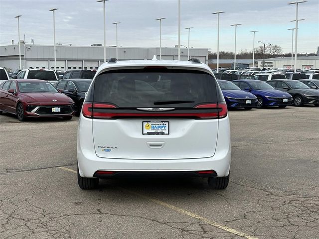 2022 Chrysler Pacifica Touring-L